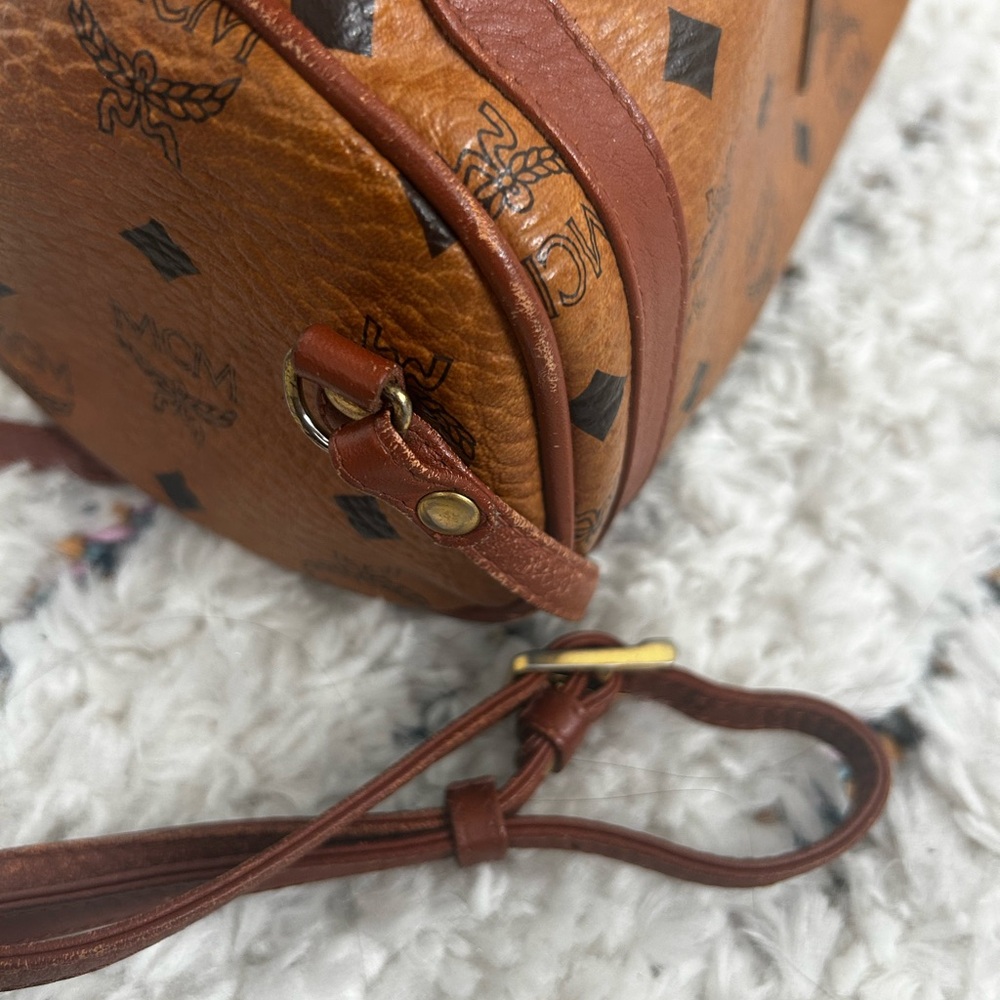 Vintage MCM Tan Leather Barrel Bag with CoA - Picture 5 of 11
